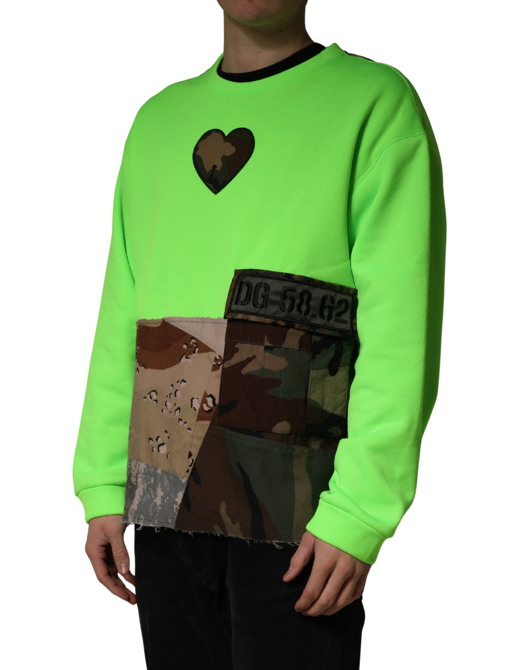 Sweatshirt homme Dolce & Gabbana vert avec patchwork en forme de cœur, élégant pull avec motif coloré.