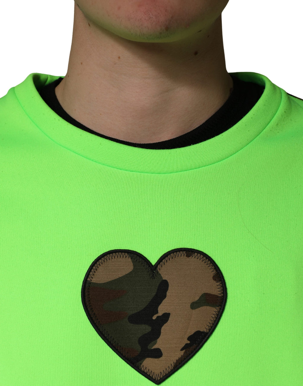 Sweatshirt homme Dolce & Gabbana en patchwork vert avec un cœur, sweat à capuche élégant et confortable.