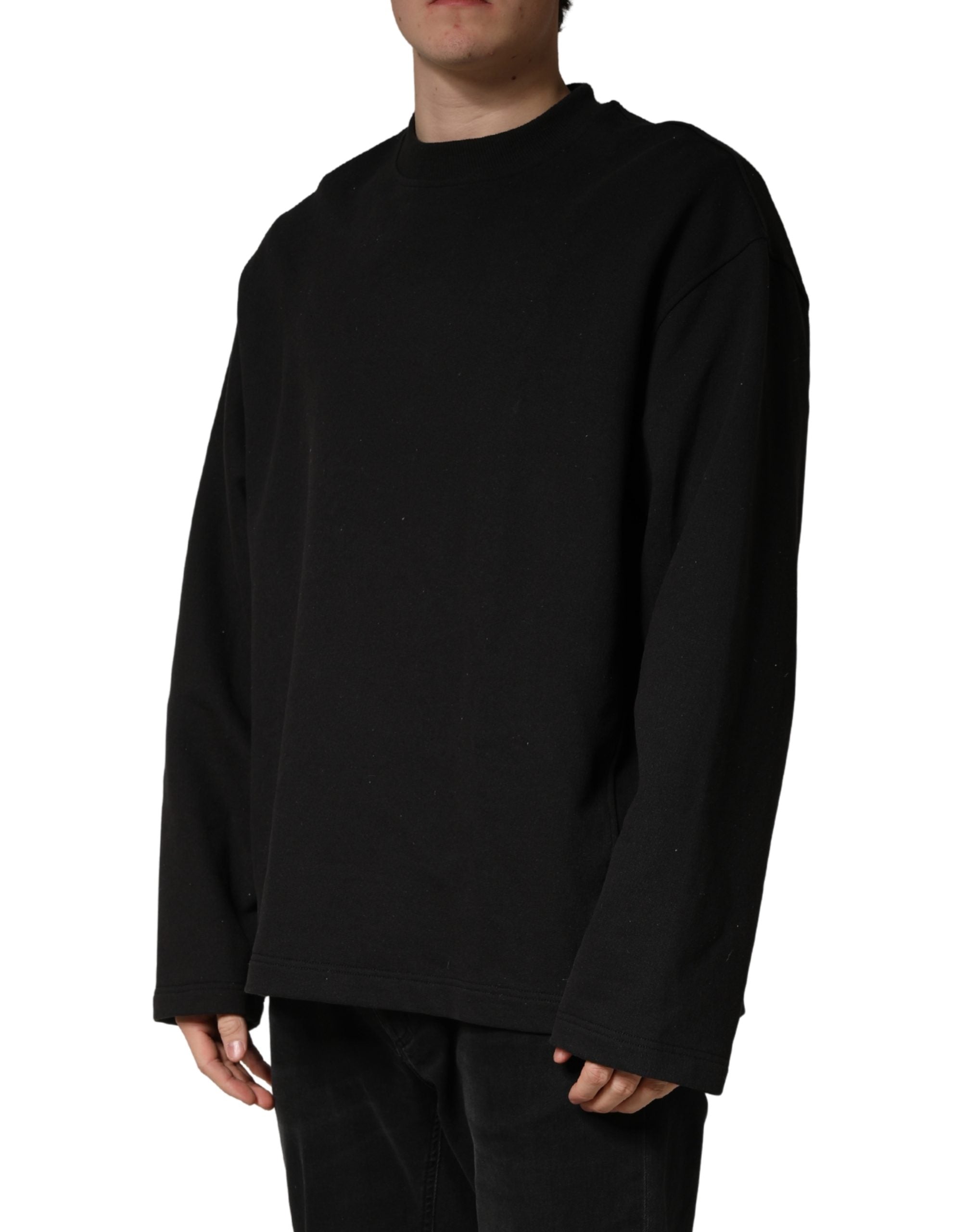 Sweatshirt noir en coton Dolce & Gabbana avec col rond, tissu épais et design classique, porté en style décontracté.