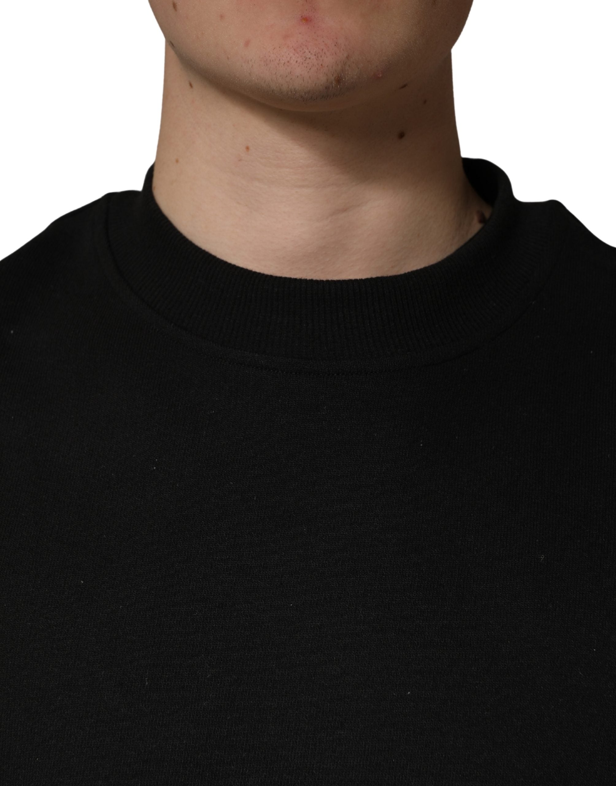 Sweat-shirt noir en coton Dolce & Gabbana avec col rond, élégant et confortable, visible en gros plan sur l'image.