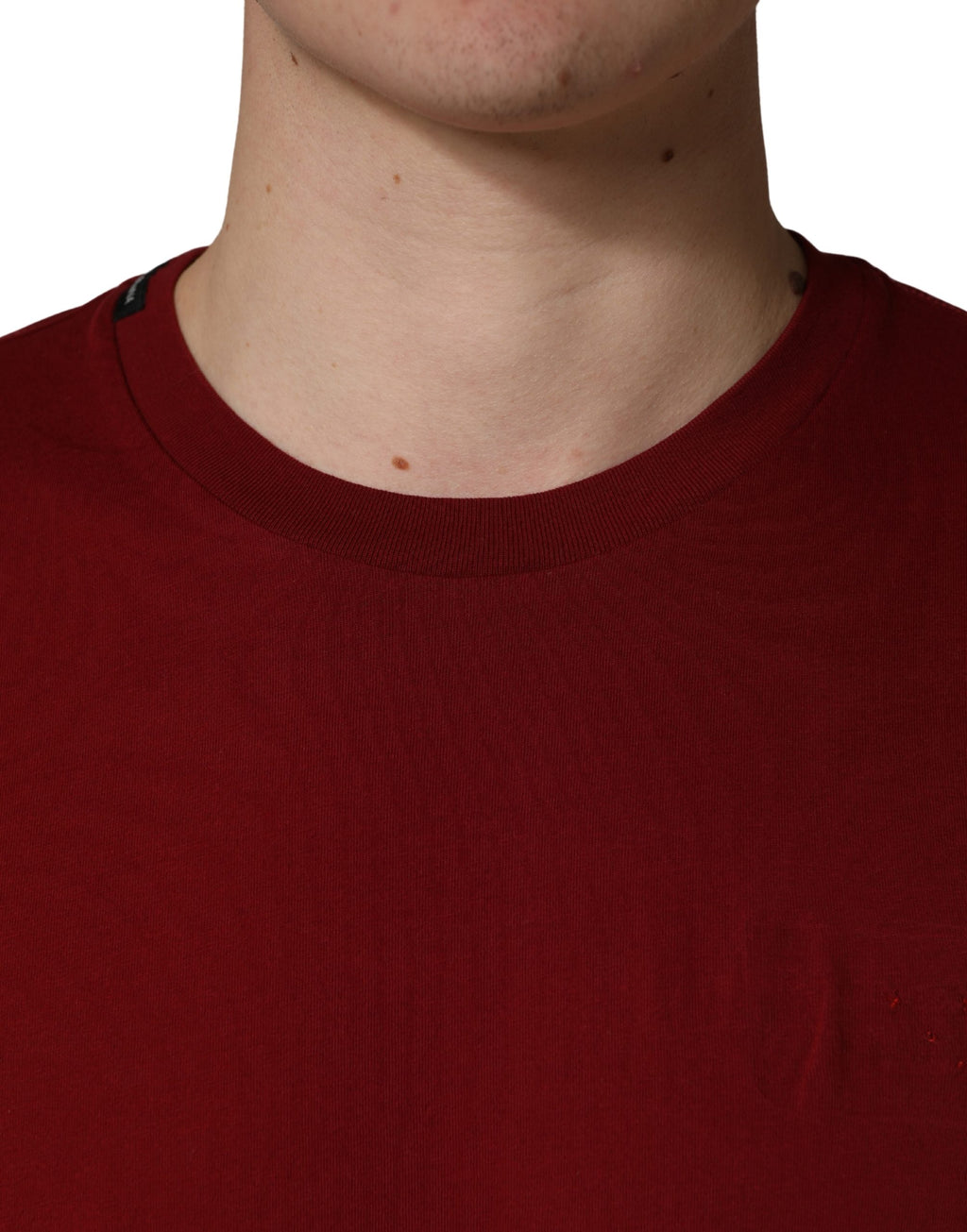 T-shirt en coton bordeaux Dolce & Gabbana à col rond à manches courtes, style décontracté et élégant.