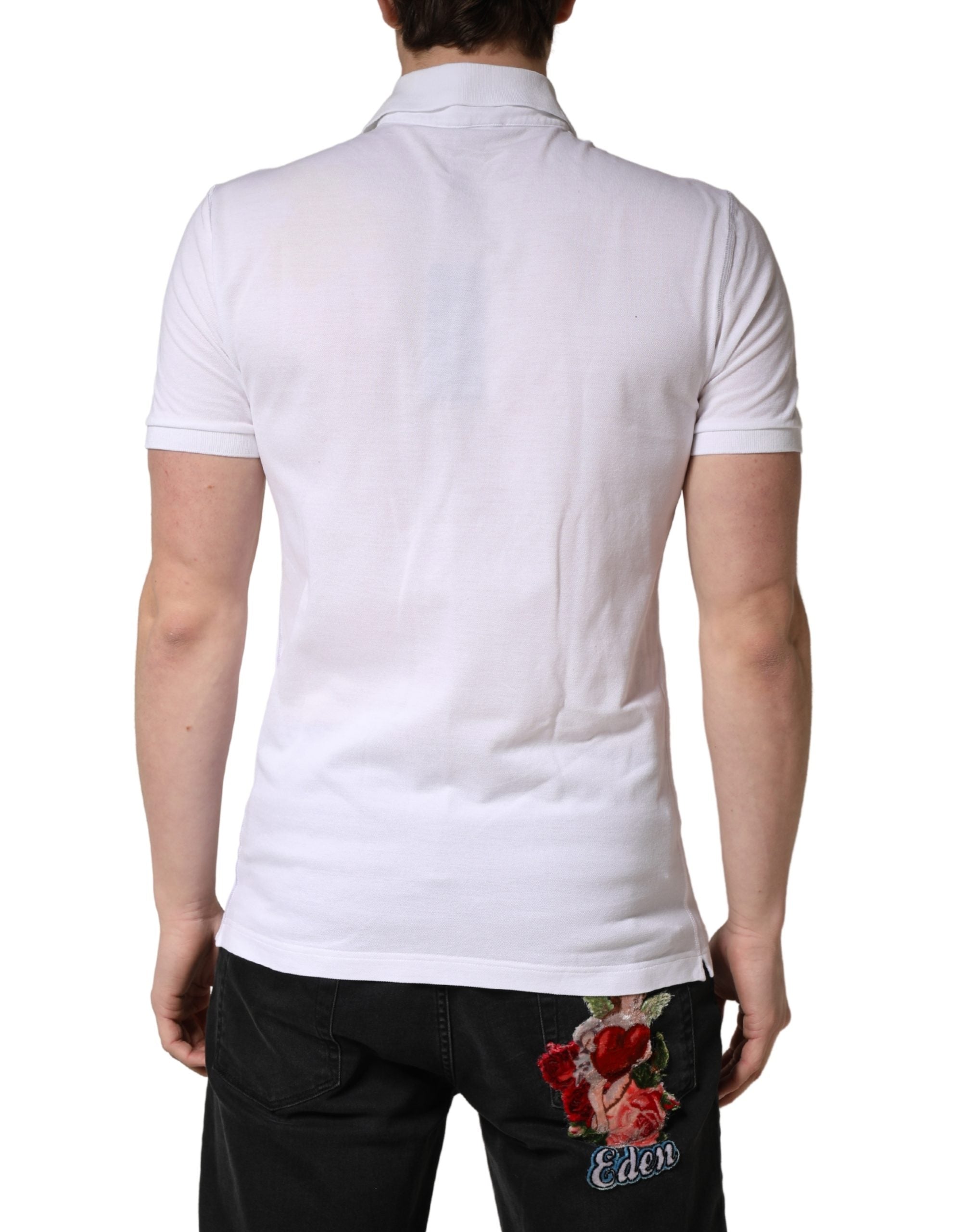Polo homme Dolce & Gabbana blanc à col et manches courtes, style élégant et classique, en tissu léger et confortable.