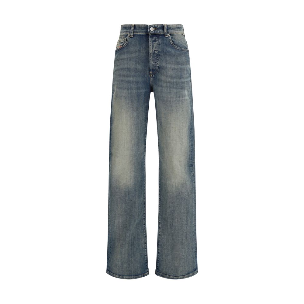 Jeans droits en coton bleu Diesel, style classique, visible en détail avec poche avant et fermeture éclair.