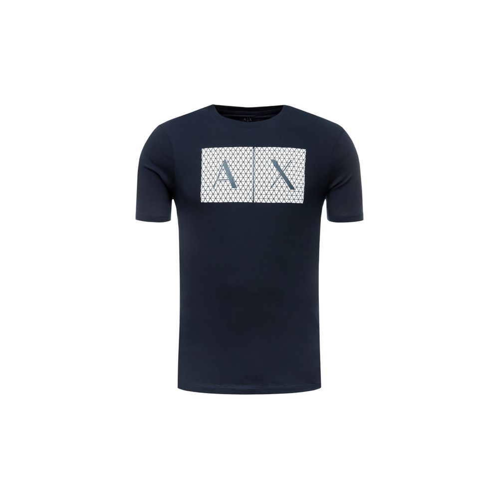 T-shirt en coton bleu Armani Exchange, coupe classique, porté sur un mannequin, vue de face.