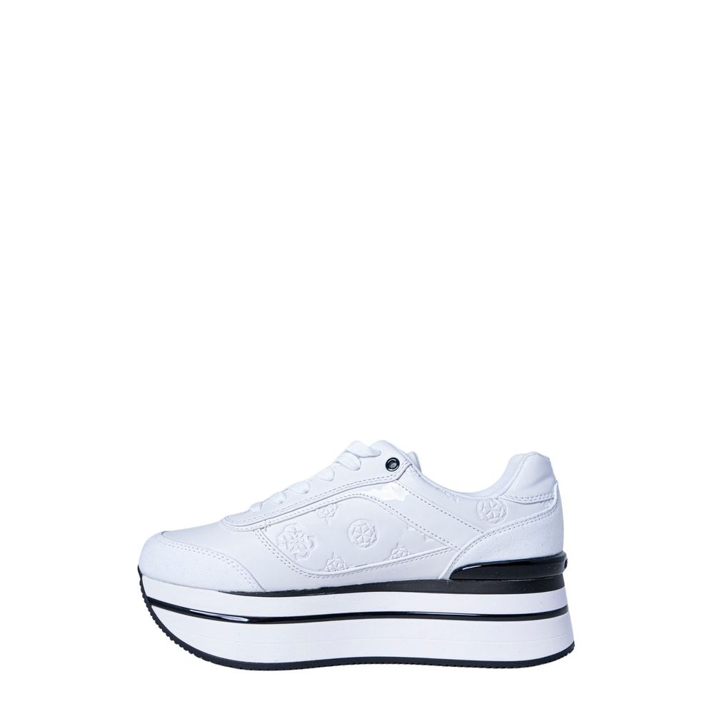 Sneakers plateforme blanches en polyester de Guess, chaussures de sport tendance avec semelle épaisse et design moderne.