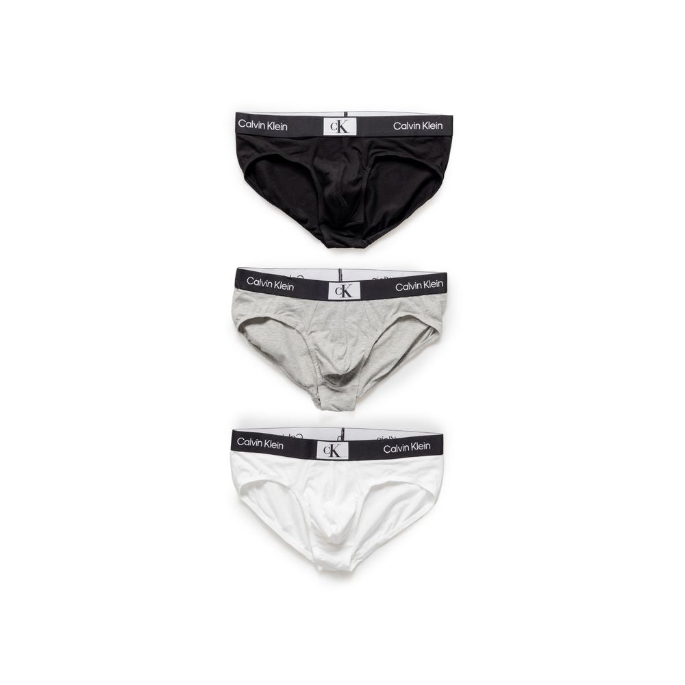 Sous-vêtements Calvin Klein Underwear en coton blanc, slips confortables pour homme, vue de face.