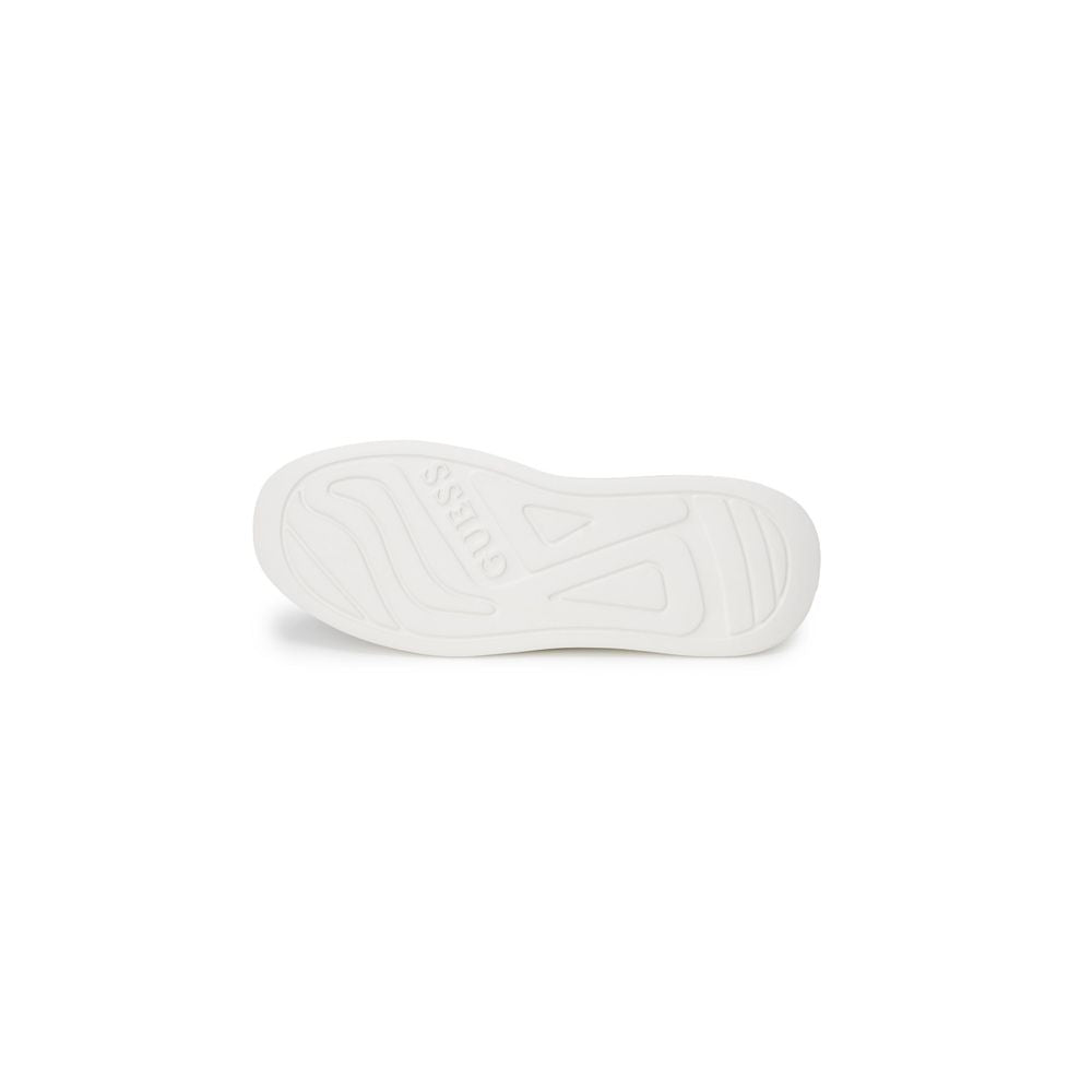 Baskets basses Guess en polyethylene noir avec semelle blanche, vue de face.