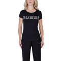 T-shirt noir Guess Active en coton, coupe classique, visible sur un mannequin. Style décontracté et confortable pour le sport ou la détente.