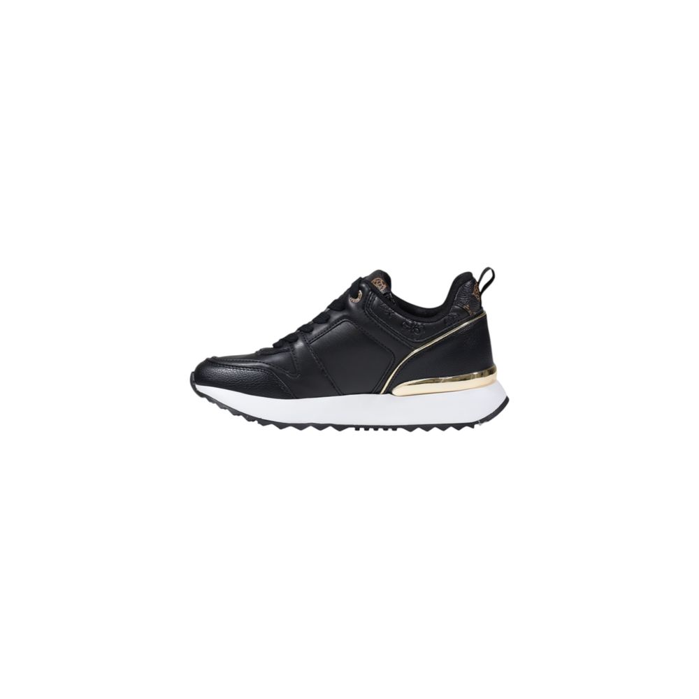 Chaussures basses Guess en polyéthylène noires, sneakers tendance pour homme ou femme, vue de face sur fond blanc.