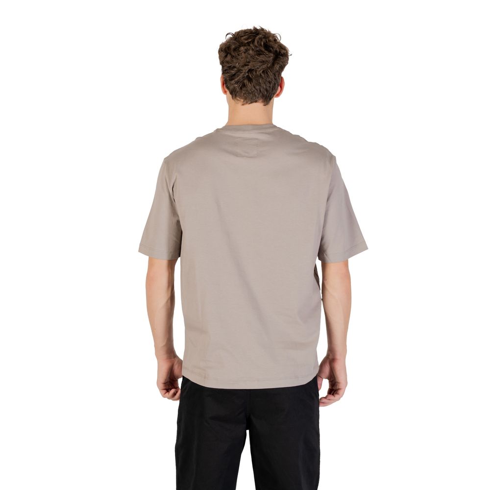 Vêtements de sport en coton marron de la marque Armani Exchange, look décontracté et confortable pour le sport ou la détente.