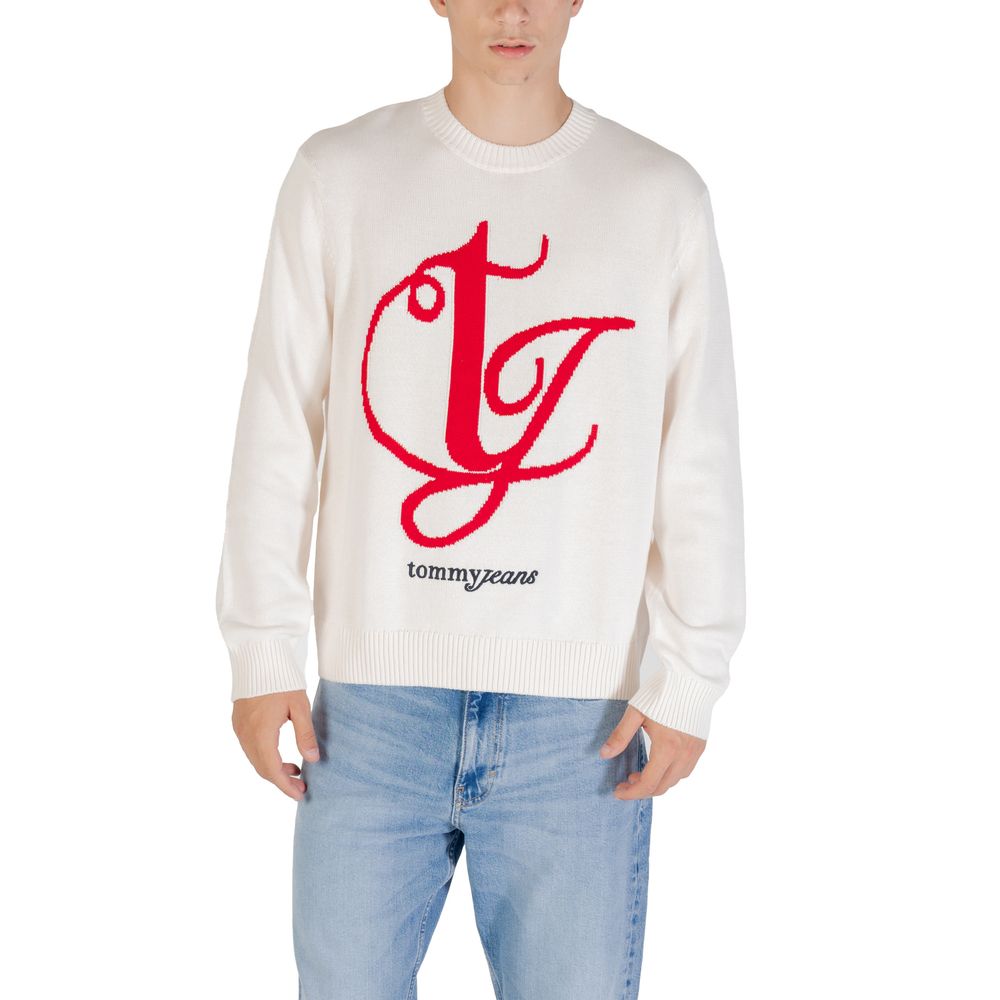 Sweatshirt Tommy Hilfiger Jeans en coton recyclé de couleur crème, style décontracté, porté avec col rond et manches longues.