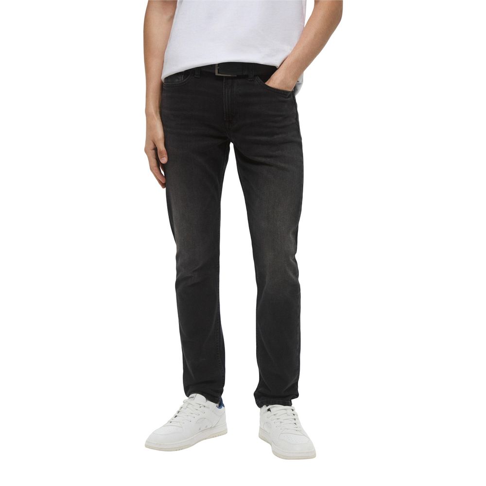 Jeans skinny noirs en coton de Calvin Klein Jeans, ajustés et modernes, visibles sur un mannequin.