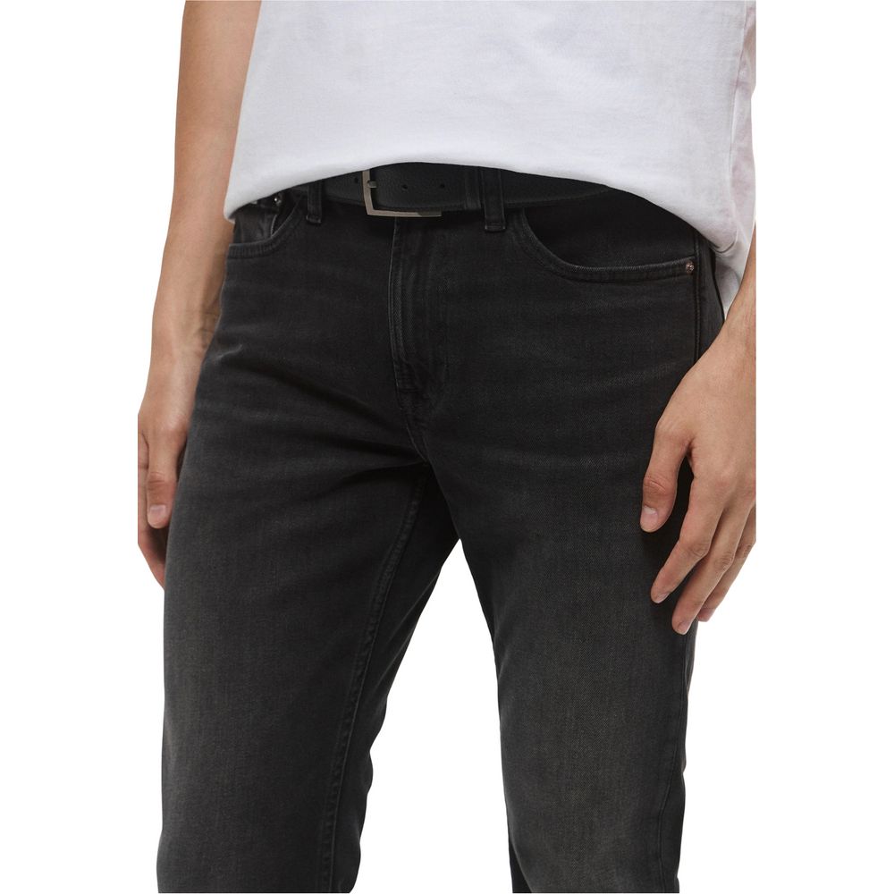 Jeans skinny en coton noir de Calvin Klein Jeans, vue de face, mettant en valeur la coupe ajustée et le tissu doux.