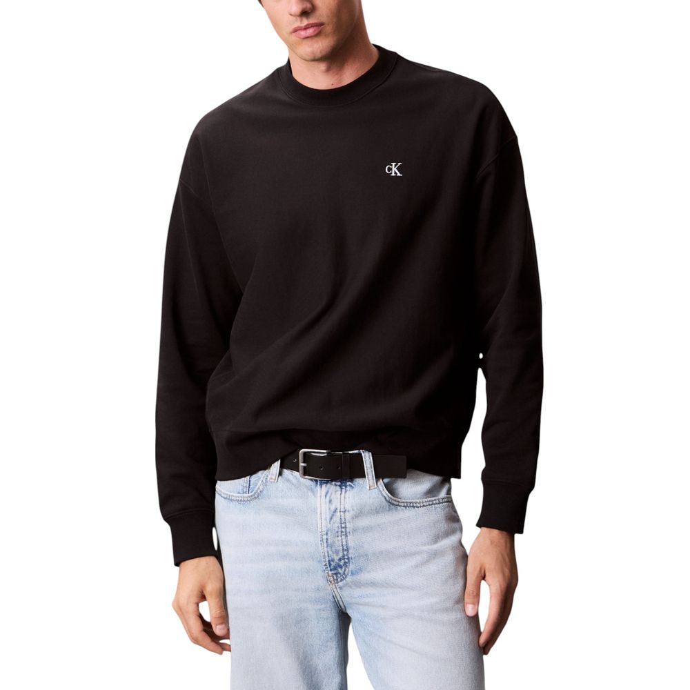 Sweat-shirt noir en coton de Calvin Klein Jeans, coupe classique avec logo discret, porté en mode décontracté.