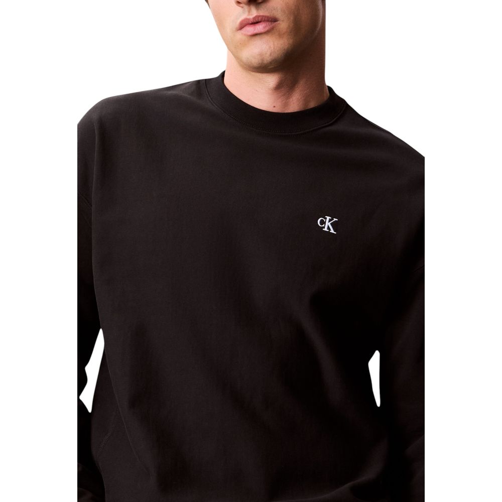 Sweat-shirt noir en coton de Calvin Klein Jeans, coupe classique, avec logo discret sur la poitrine.
