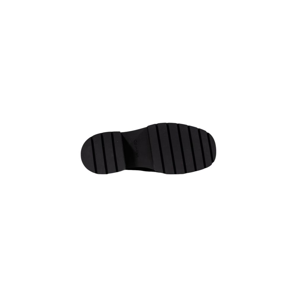 Escarpins à talons hauts en cuir noir de Calvin Klein Jeans, élégants et sophistiqués, visibles de côté.