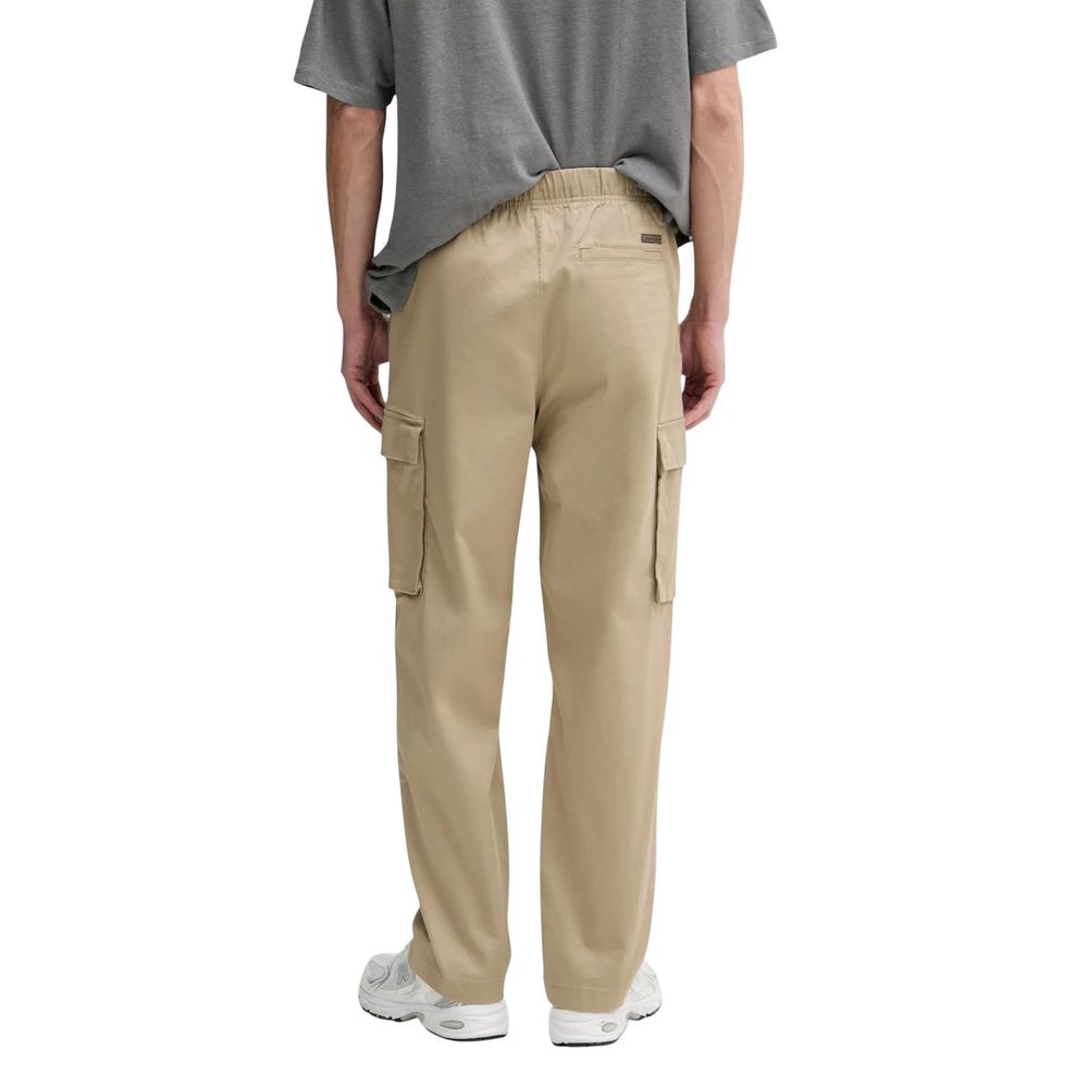 Pantalon cargo beige en coton de Calvin Klein Jeans, vue frontale, avec poches et détails modernes.