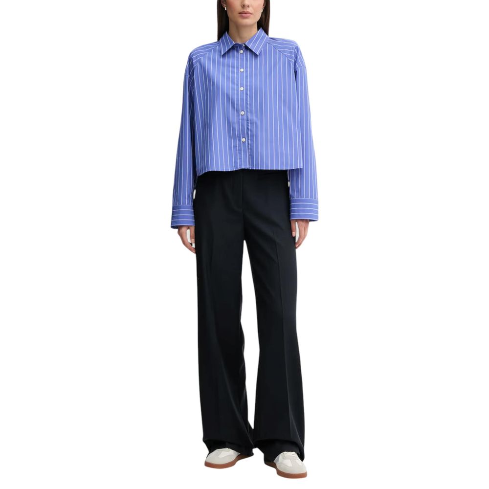 Chemise en coton bleu de Calvin Klein Jeans, vue de face, détails du col et des manches visibles.