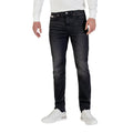 Jean skinny en coton bleu de Calvin Klein Jeans, coupe ajustée et style moderne, visible détails de denim sur l'image.