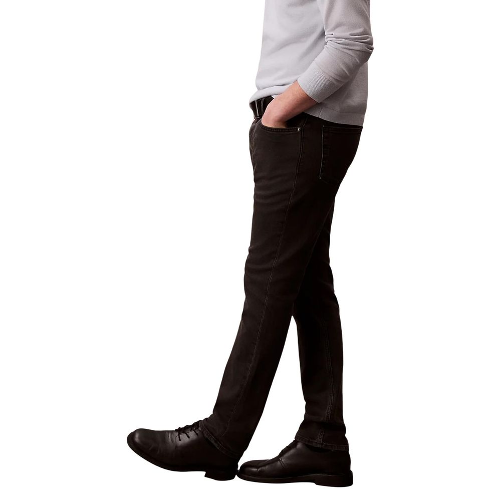 Pantalon skinny en coton noir de Calvin Klein Jeans, vue de face.