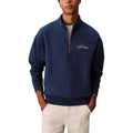 Sweat-shirt en coton bleu de Calvin Klein Jeans, style décontracté avec logo discret, porté sur un mannequin.