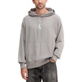 Sweat à capuche gris en coton de Calvin Klein Jeans, avec logo discret, porté sur un mannequin.