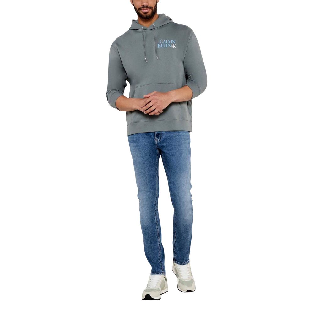 Sweat à capuche en coton gris de Calvin Klein Jeans, style décontracté, avec logo discret visible sur la poitrine.
