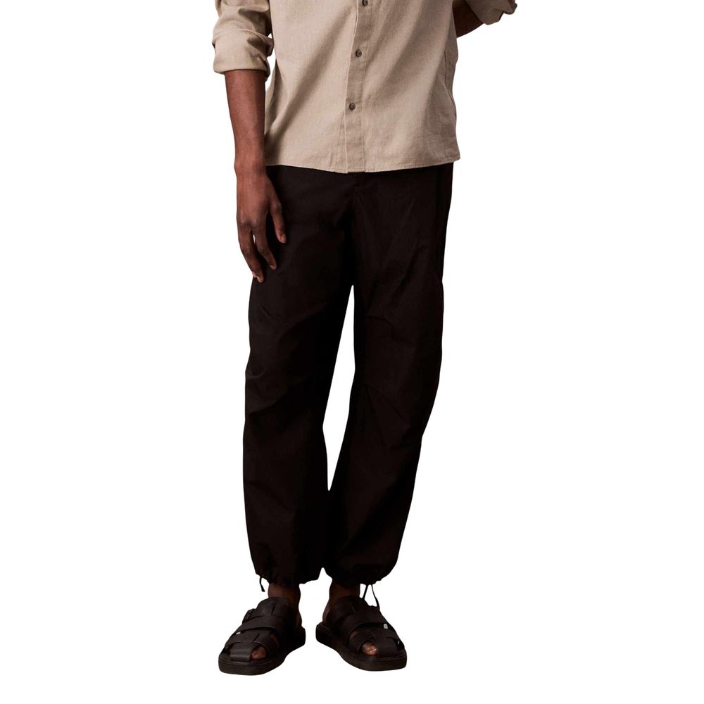 Pantalons de jogging en coton noir Calvin Klein Jeans, style décontracté et confortable pour le sport ou la détente.