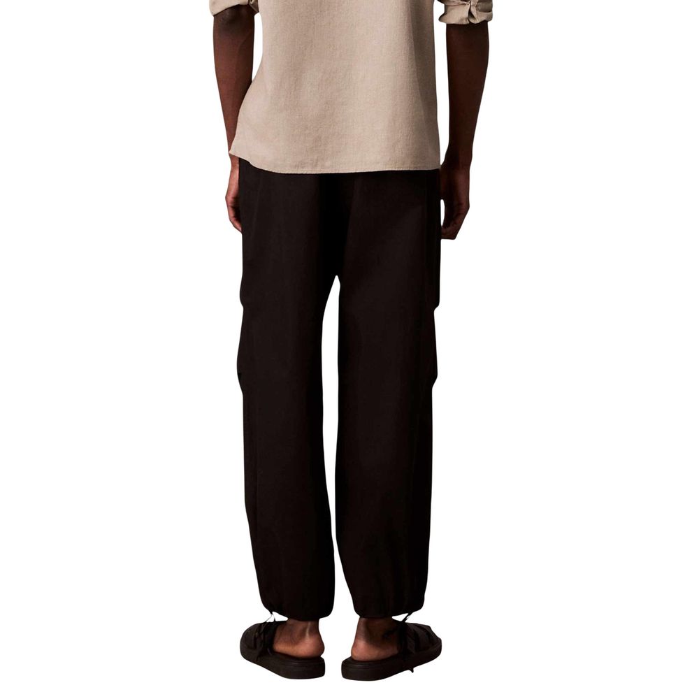 Pantalons de jogging en coton noir de Calvin Klein Jeans, style décontracté et confortable pour l'entraînement ou la détente.