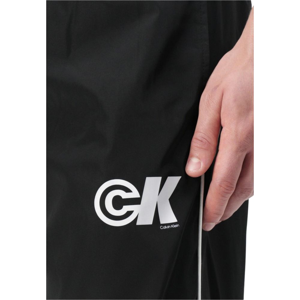 Pantalons de jogging en polyester noir de Calvin Klein Jeans, style décontracté et confortable pour l'entraînement ou le quotidien.