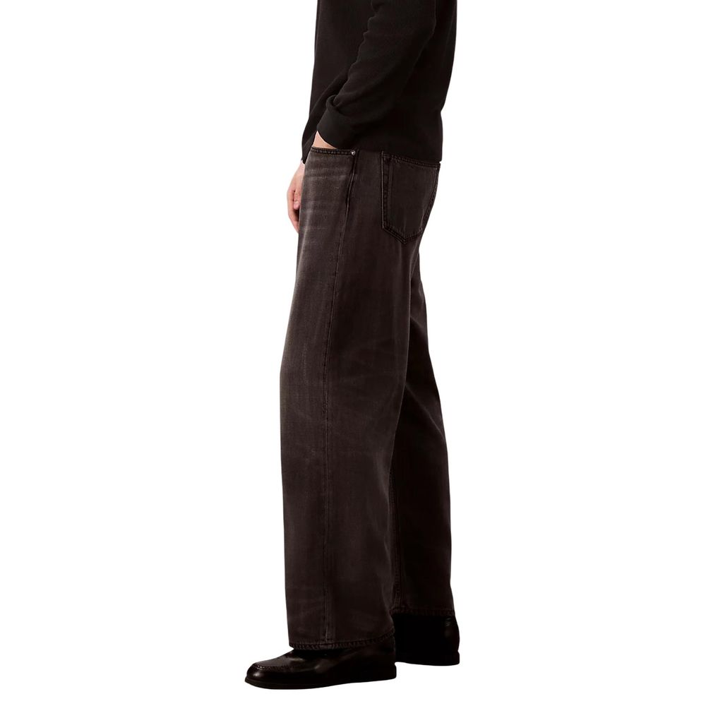 Pantalon en jean noir Calvin Klein Jeans en lyocell à coupe décontractée, vue de face.