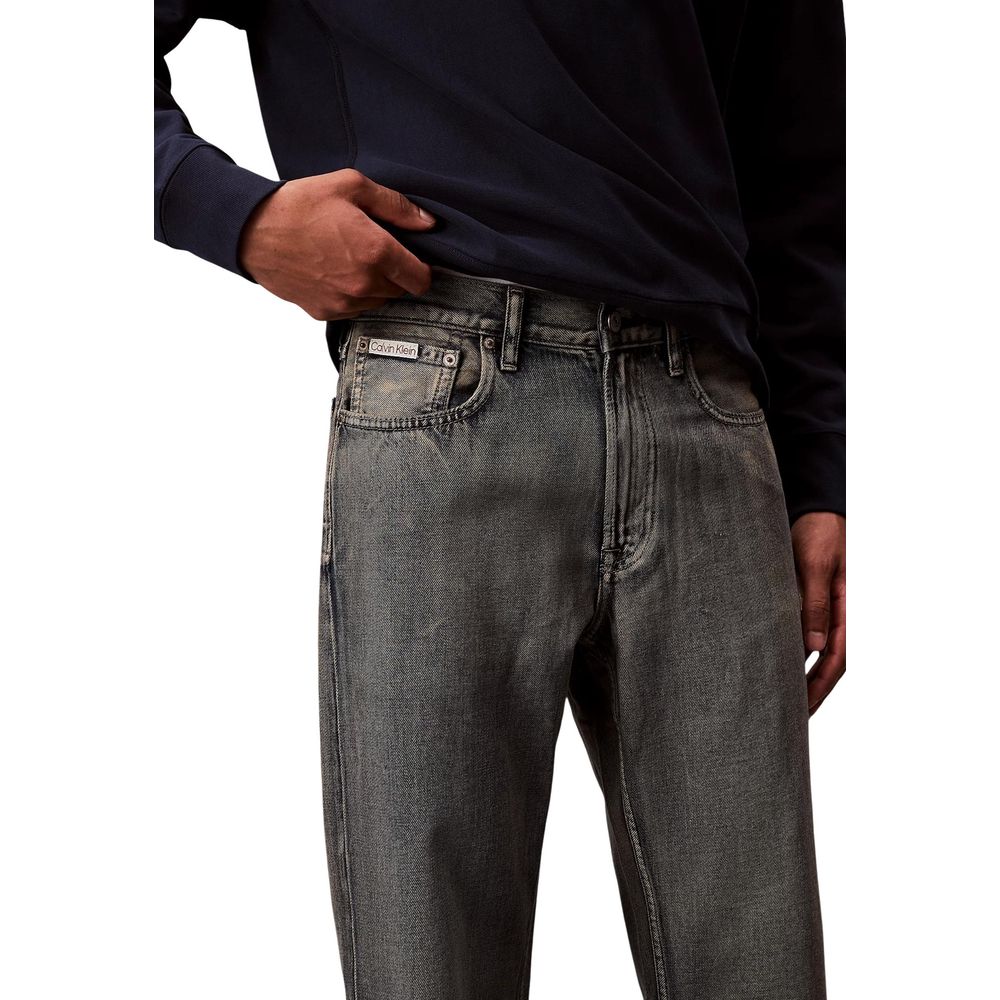 Jeans beige en coton de coupe décontractée de Calvin Klein Jeans, affichant une texture douce et un style casual.