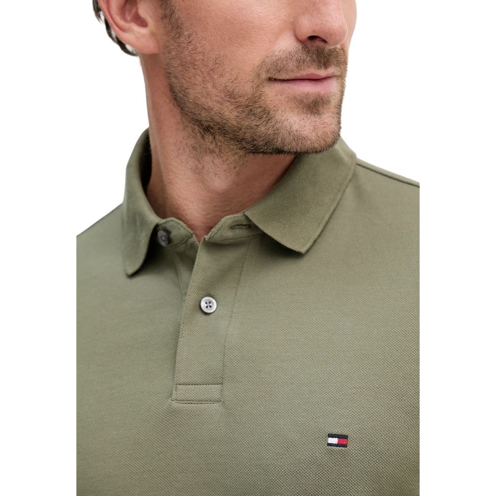 T-shirt à manches longues Tommy Hilfiger en coton biologique bicolore, style décontracté et moderne.