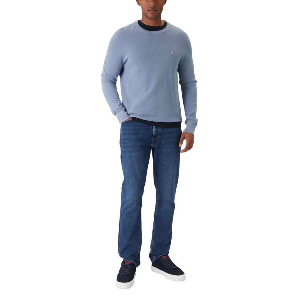 Jeans décontractés en coton recyclé bleu Tommy Hilfiger, coupe relaxée, visible avec coutures et poche arrière.
