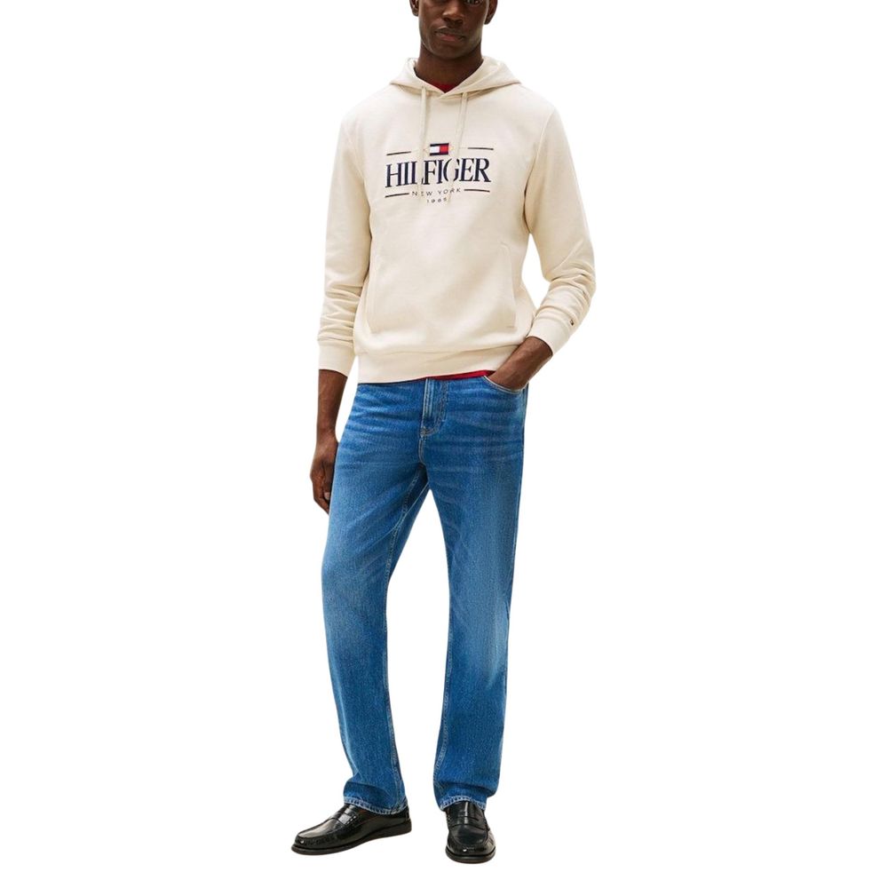 Sweat à capuche en coton bio beige de Tommy Hilfiger, veste décontractée avec logo sur la poitrine, tissu doux et confortable.