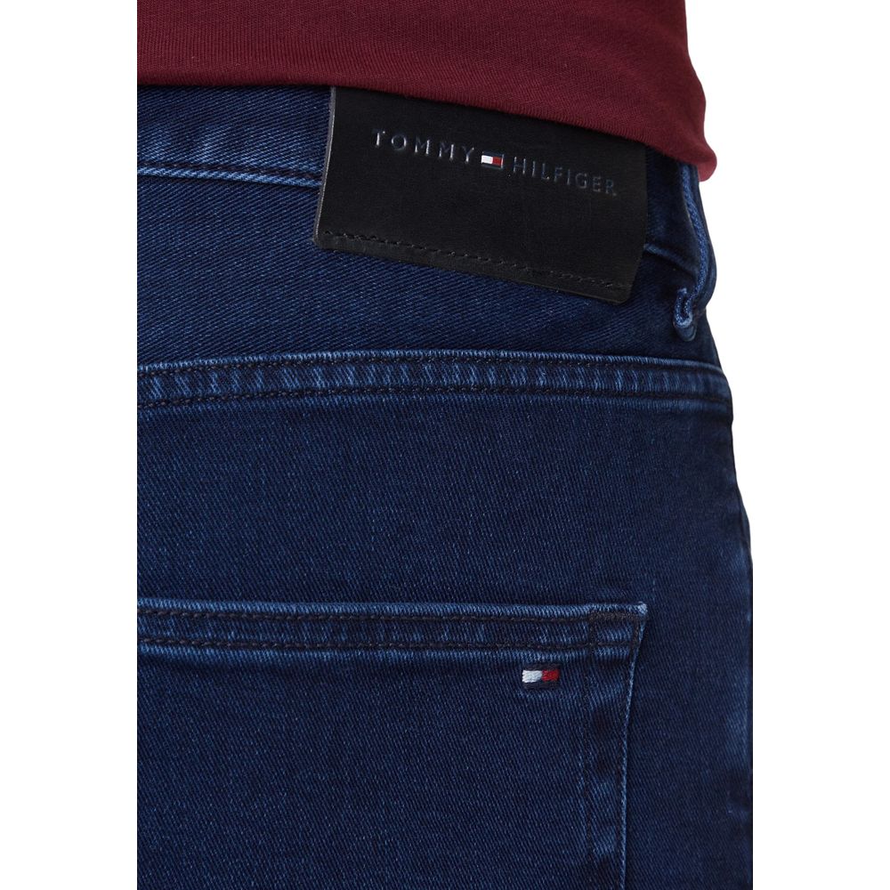 Jeans Tommy Hilfiger bleu en coton recyclé, coupe décontractée, visibles avec poches et fermeture éclair.