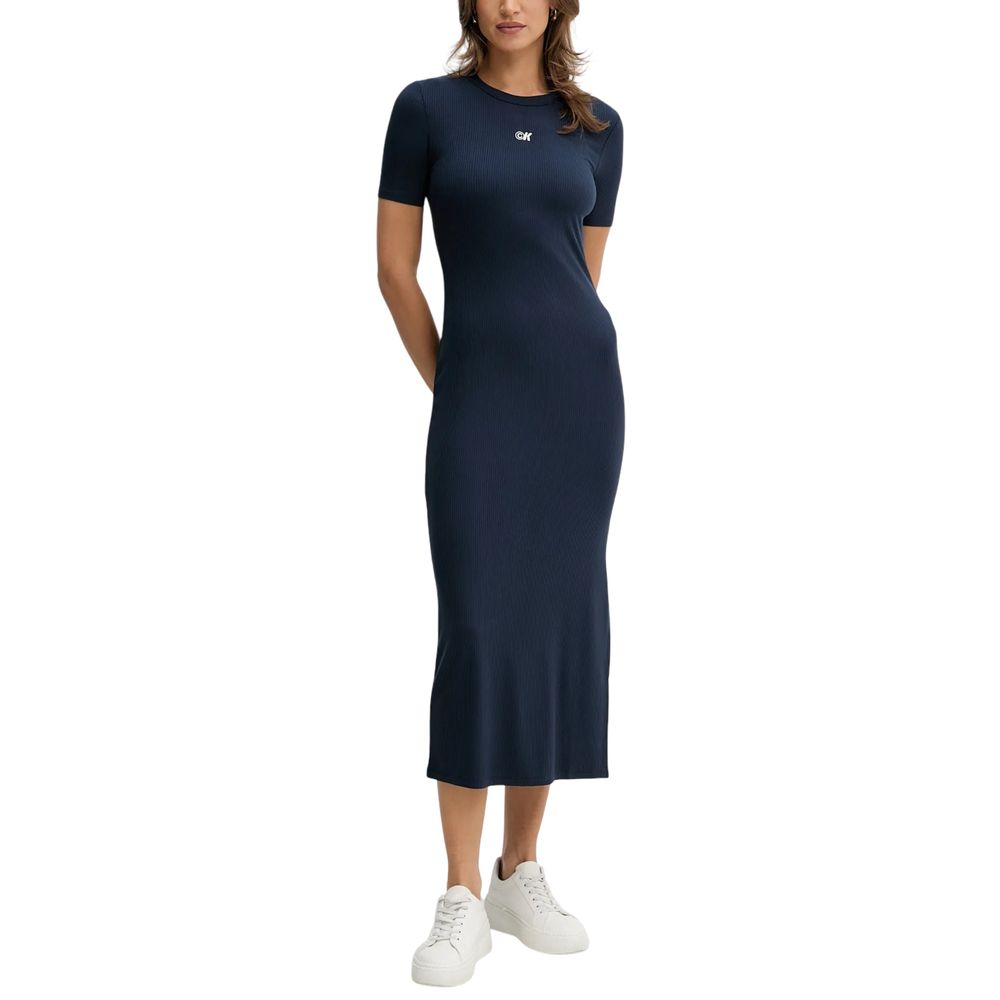 Robe longue bleue en modal de Calvin Klein Jeans, vêtement féminin fluide avec décolleté en V et manches longues.