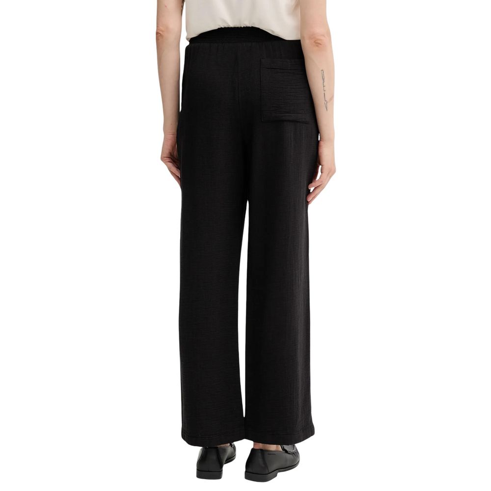 Pantalons de jogging noirs en coton de la marque Calvin Klein Jeans, vue de face avec détails des poches et la taille.