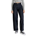 Jean bootcut en coton bleu de la marque Calvin Klein Jeans, coupe classique et détails visibles.