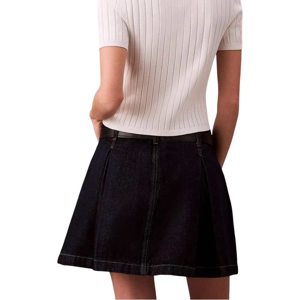 Mini jupe en coton bleu de Calvin Klein Jeans, vue de face, détails de la taille et de la coupe moderne.