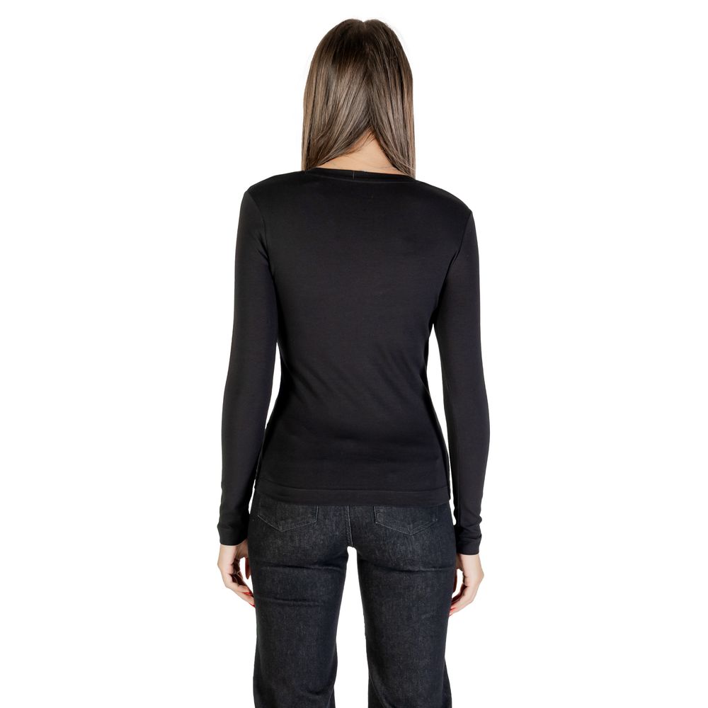 T-shirt à manches longues en coton noir de la marque Guess, coupe classique et design simple visible sur l'image.