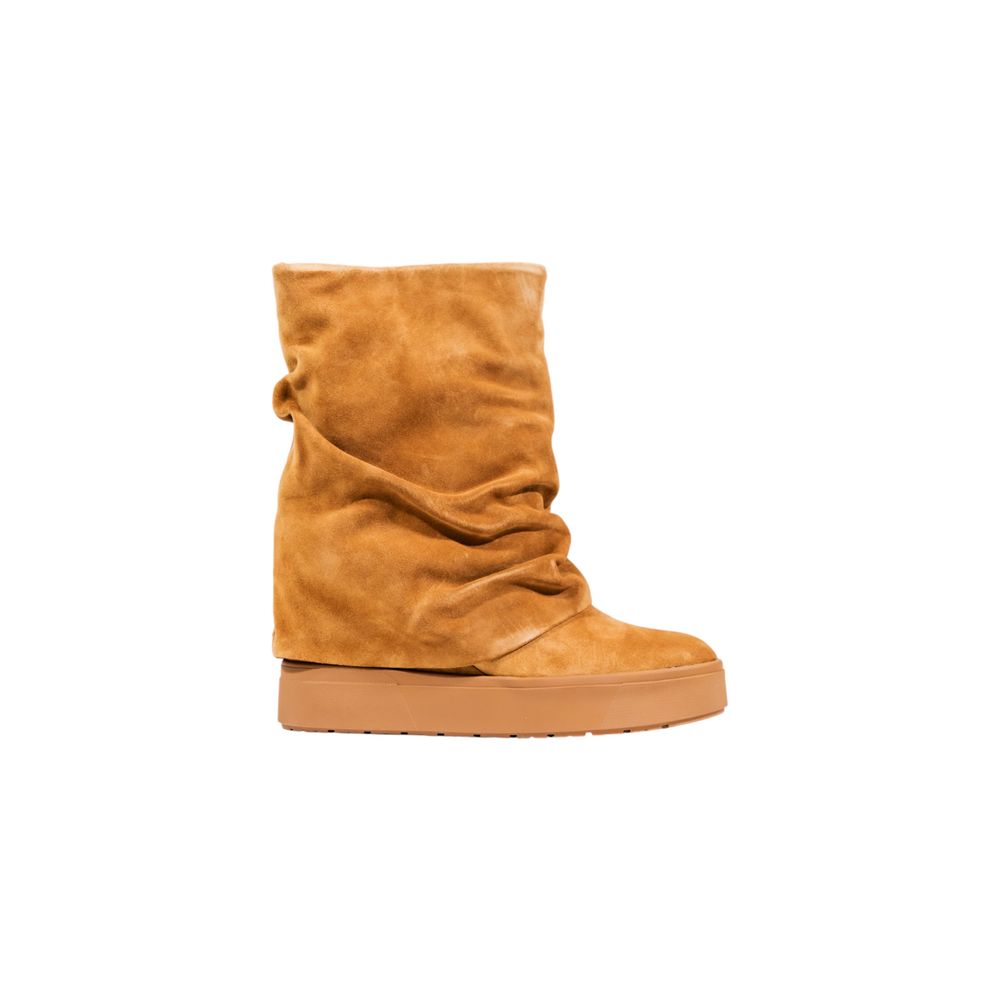 Bottes cheville en daim beige de Guess, en cuir souple, avec semelle robuste et design élégant, vues de côté.
