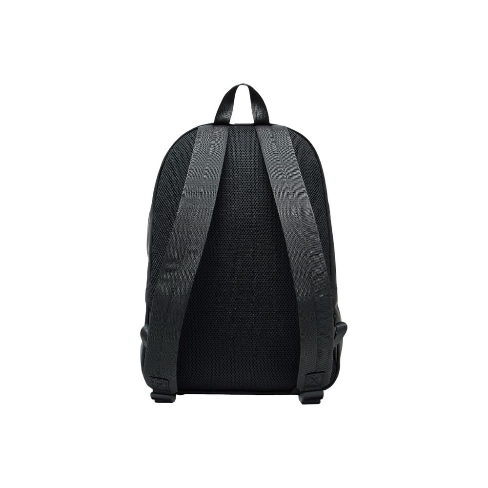 Sac à dos noir en polyamide Armani Exchange avec poches zippées et bretelles réglables, idéal pour un style urbain.