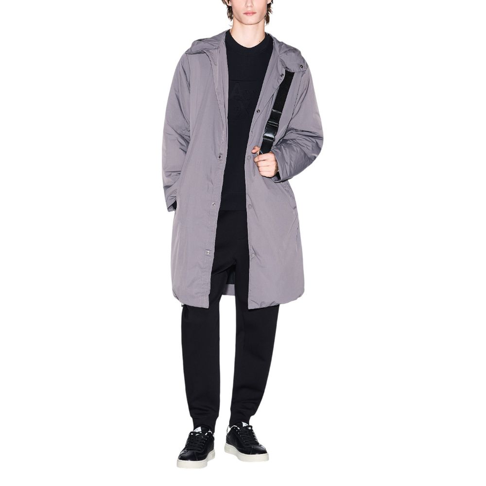 Sweatshirt en coton noir de la marque Armani Exchange, coupe classique et logo discret visible sur le devant.