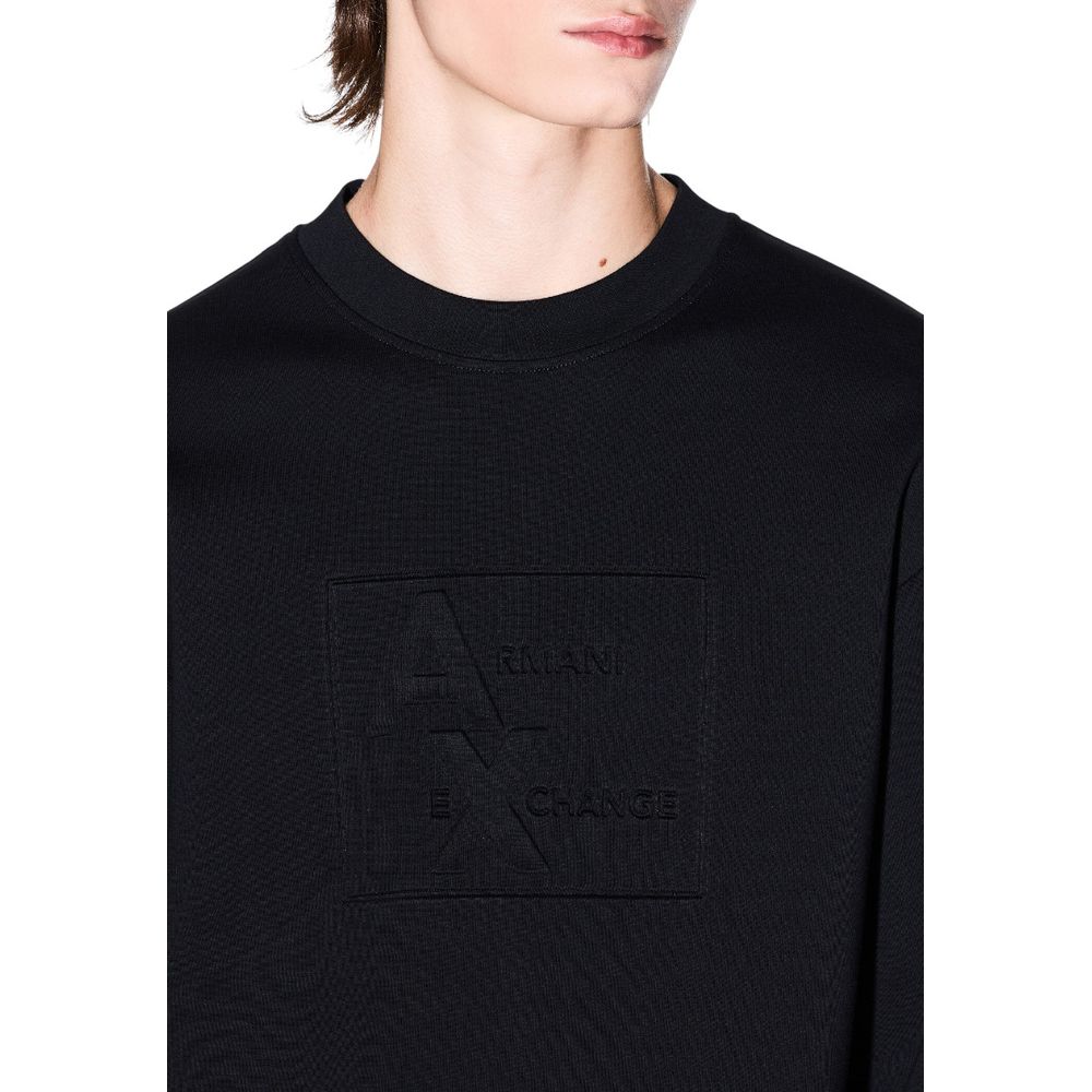 Sweat-shirt en coton noir Armani Exchange, coupe classique, avec logo discret sur la poitrine, porté sur un mannequin.
