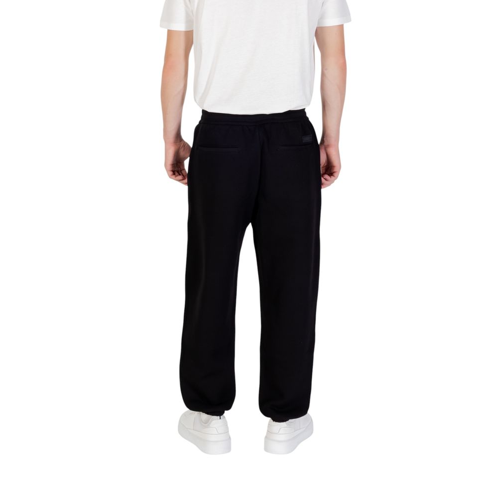 Pantalons de jogging en coton noir Armani Exchange pour homme, look décontracté et confortable, parfait pour l’entraînement ou le quotidien.