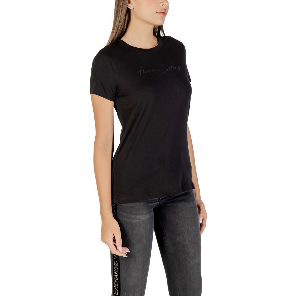 T-shirt en coton noir Armani Exchange pour homme, design simple avec logo discret, porté sur un mannequin.