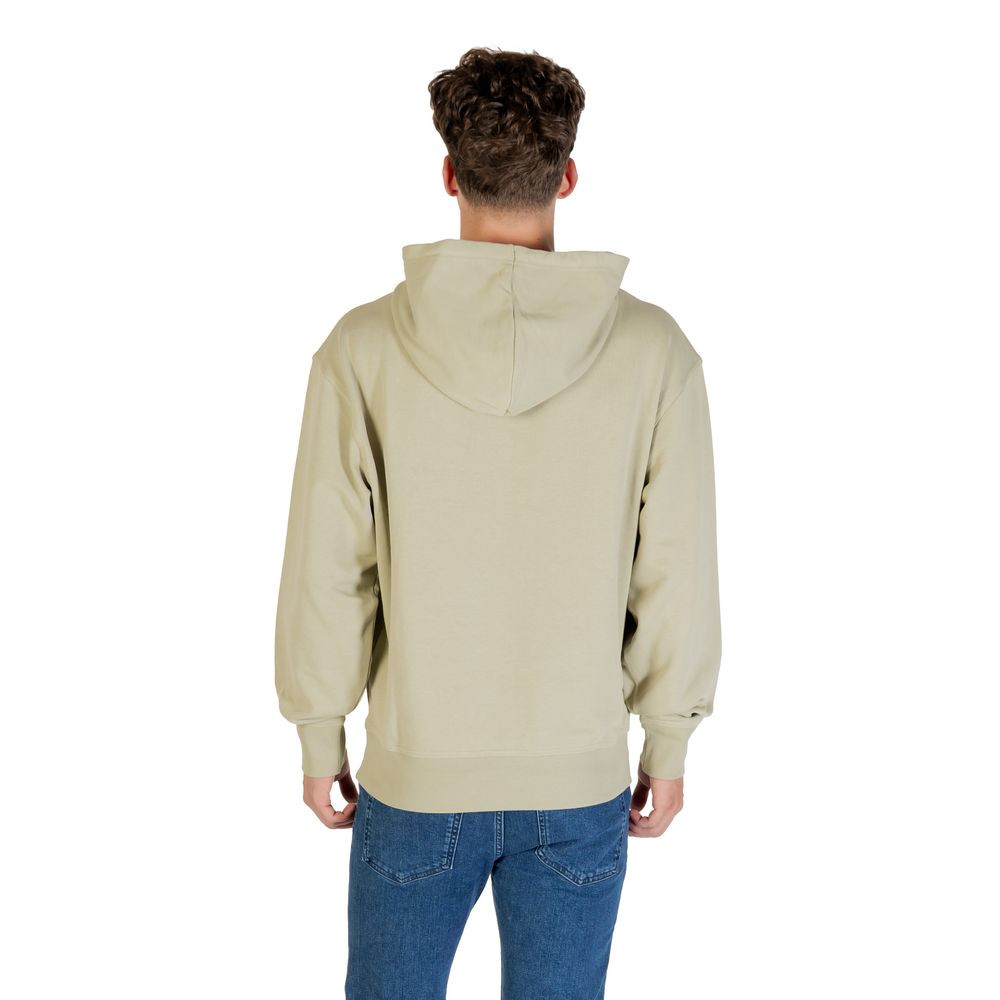 Sweat à capuche en coton vert de la marque Hugo Boss, avec logo discret visible sur le devant.