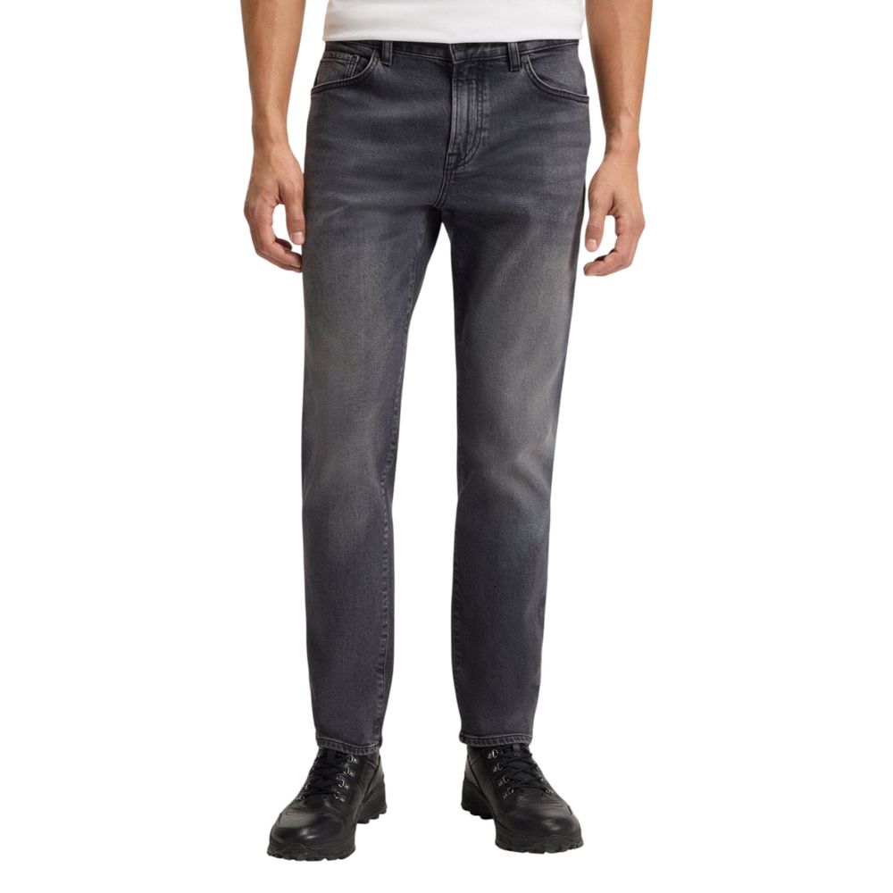 Jeans gris en coton de coupe décontractée de la marque Hugo Boss, visibles avec détails de couture et poches.
