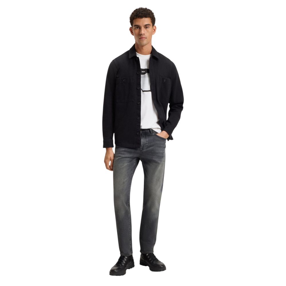 Jeans gris en coton de coupe relaxée de la marque Hugo Boss, visibles en détail avec coutures et poches.